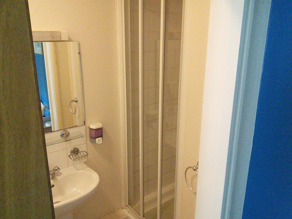 Brimar Guest House Тоттон Номер фото